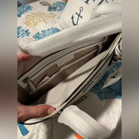 NWT Michael Kors Optic White Jet Set Purse - Picture 16 of 16